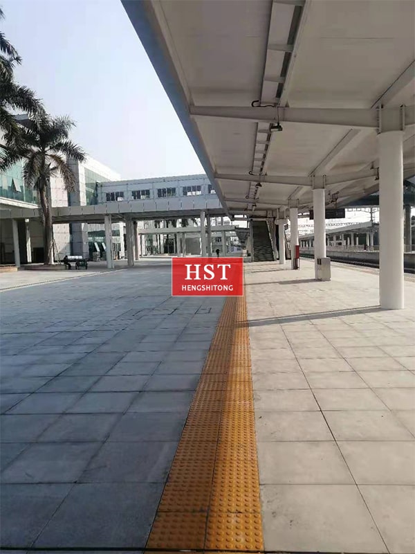 广东惠州火车站改造升级高铁站枫叶红站台板