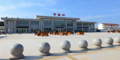 枫叶红站台帽石—苍溪站