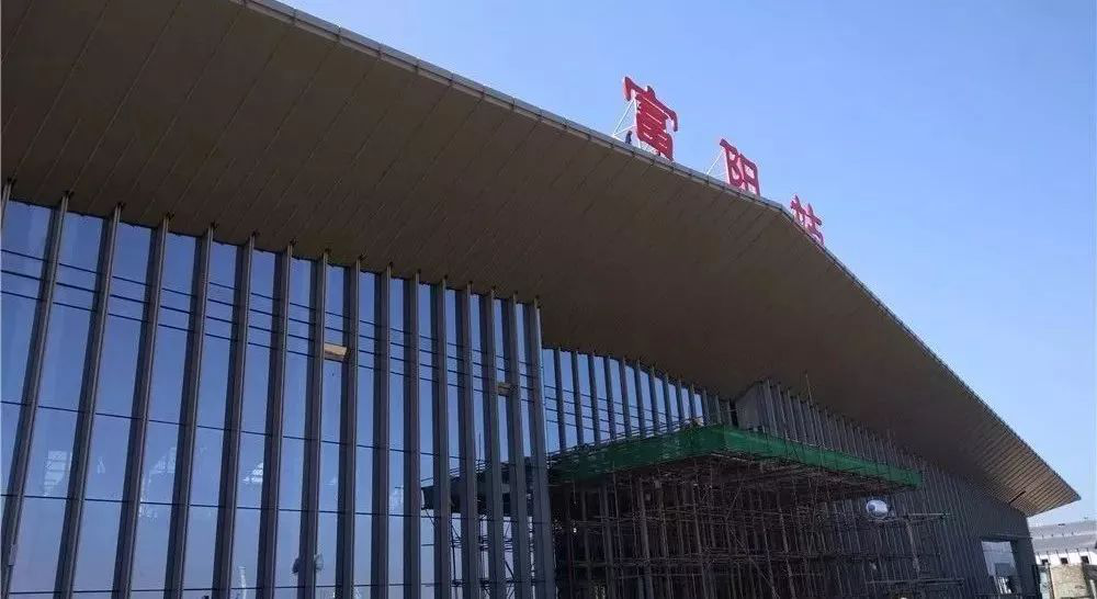 枫叶红站台帽石—富阳站
