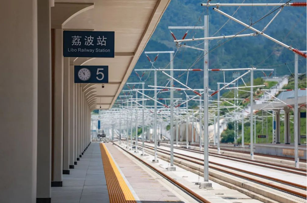 贵南高铁4-荔波站.png